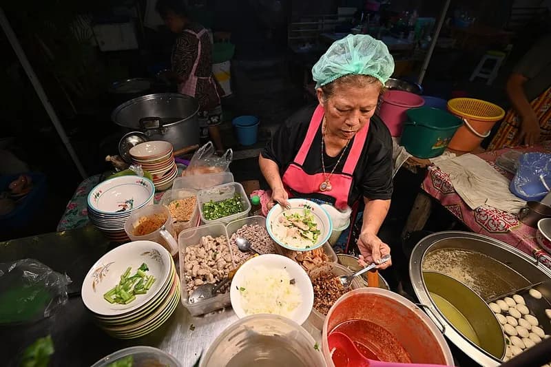Proveeduría por mayoreo para restaurantes con insumos organizados