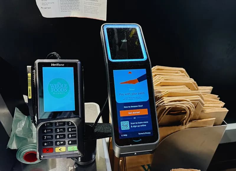 Punto de venta y caja registradora en un restaurante